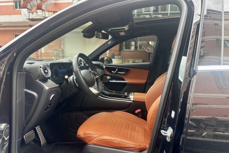 Used Mercedes-Benz GLC 2023 Facelifted GLC 300 L 4MATIC Luxury Version 5 Seats Interior 11