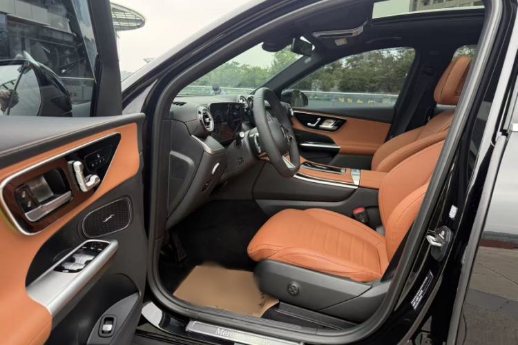 Used Mercedes-Benz GLC 2023 Refreshed GLC 300 L 4MATIC Dynamic Version 7-Seater Interior 2