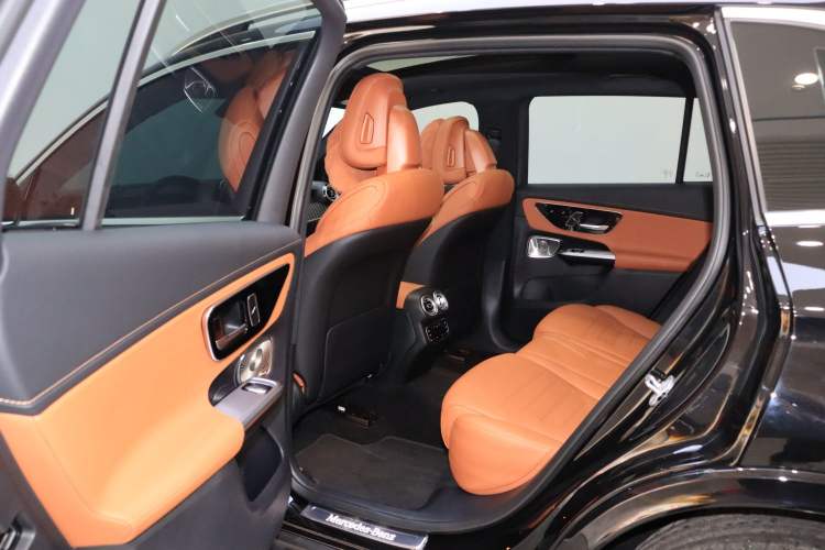 Used Mercedes-Benz GLC 2023 Facelift GLC 260 L 4MATIC Luxury Version 5 Seats Interior 2