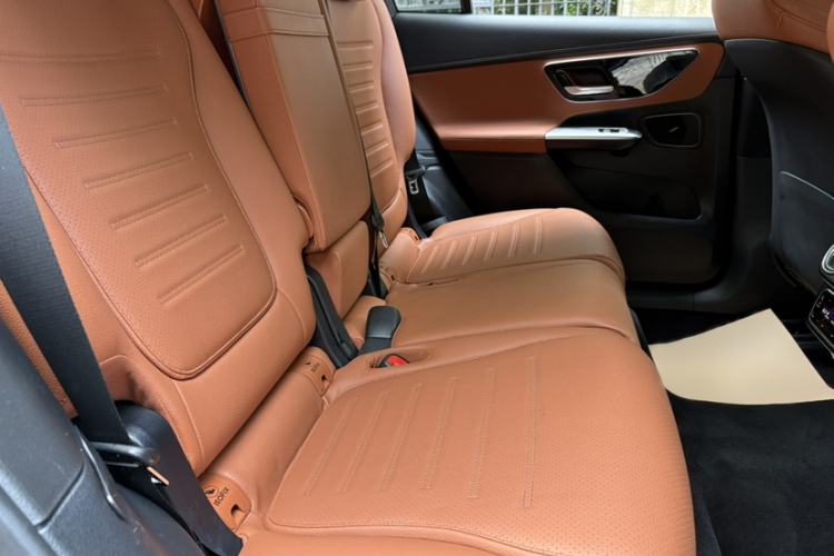 Used Mercedes-Benz GLC 2023 Facelift GLC 260 L 4MATIC Luxury Version 7-Seater Interior 2