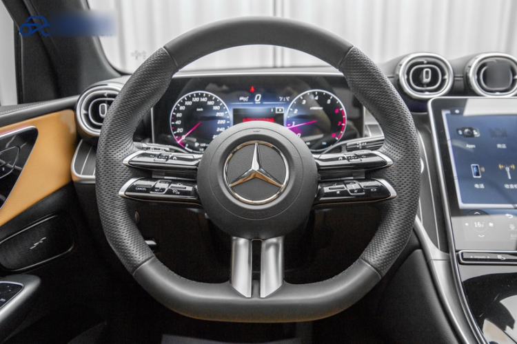 Used Mercedes-Benz GLC 2023 Facelift GLC 260 L 4MATIC Luxury Version 5 Seats Interior 2