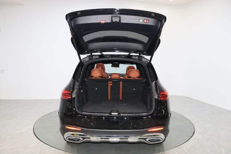 Used Mercedes-Benz GLC 2023 GLC 300 L 4MATIC Dynamic Edition 5-seater Interior 2