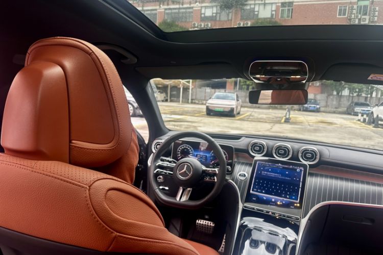 Used Mercedes-Benz GLC 2023 Facelifted GLC 300 L 4MATIC Luxury Version 5 Seats Interior 2