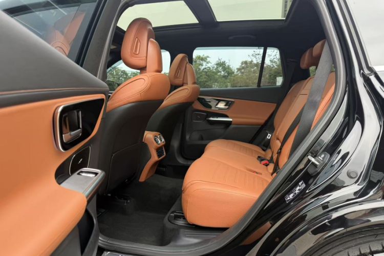 Used Mercedes-Benz GLC 2023 Refreshed GLC 300 L 4MATIC Dynamic Version 7-Seater Interior 3