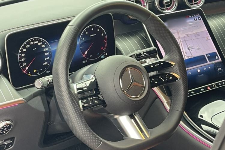 Used Mercedes-Benz GLC 2023 GLC 300 L 4MATIC Dynamic Edition 5-seater Interior 3