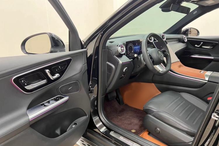 Used Mercedes-Benz GLC 2023 GLC 300 L 4MATIC Dynamic Edition 5-seater Interior 3