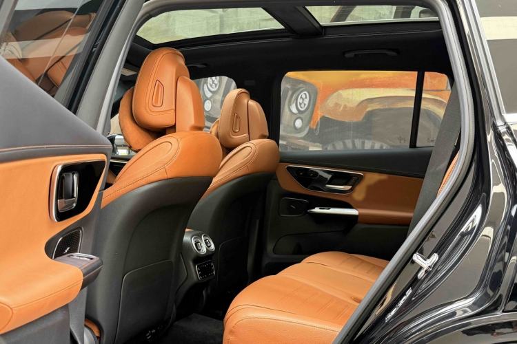 Used Mercedes-Benz GLC 2023 GLC 260 L 4MATIC Luxury 7-Seater Interior 3
