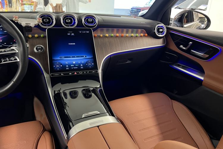 Used Mercedes-Benz GLC 2023 Refreshed GLC 300 L 4MATIC Dynamic Edition 5 Seats Interior 3