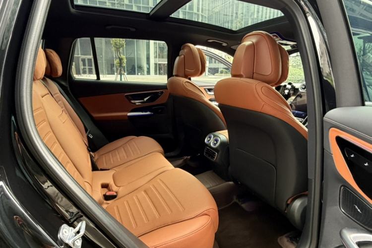 Used Mercedes-Benz GLC 2023 GLC 300 L 4MATIC Dynamic Edition 5-seater Interior 3