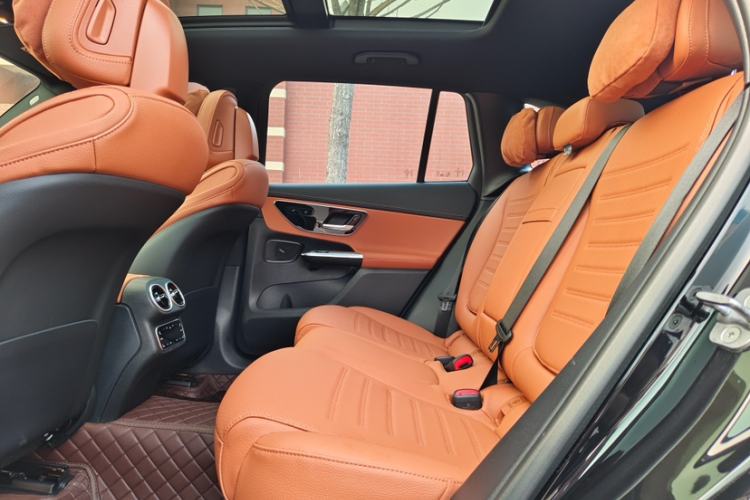 Used Mercedes-Benz GLC 2023 GLC 300 L 4MATIC Dynamic Edition 5-seater Interior 4