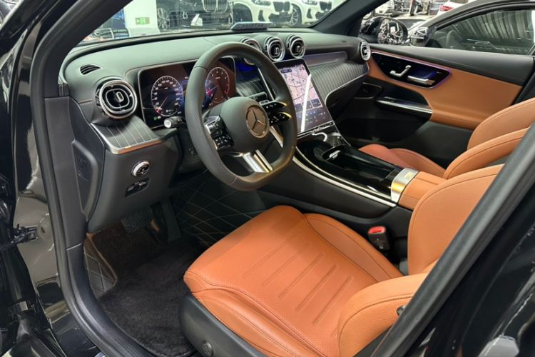 Used Mercedes-Benz GLC 2023 Facelift GLC 260 L 4MATIC Luxury Version 5 Seats Interior 4