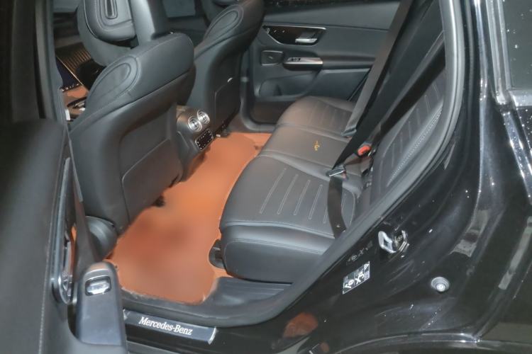 Used Mercedes-Benz GLC 2023 Facelift GLC 260 L 4MATIC Luxury Version 7-Seater Interior 4