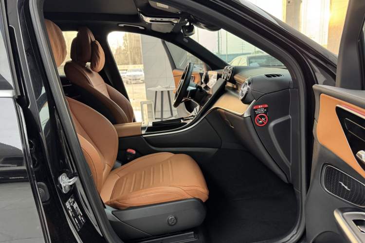 Used Mercedes-Benz GLC 2023 Refreshed GLC 300 L 4MATIC Dynamic Edition 5 Seats Interior 4