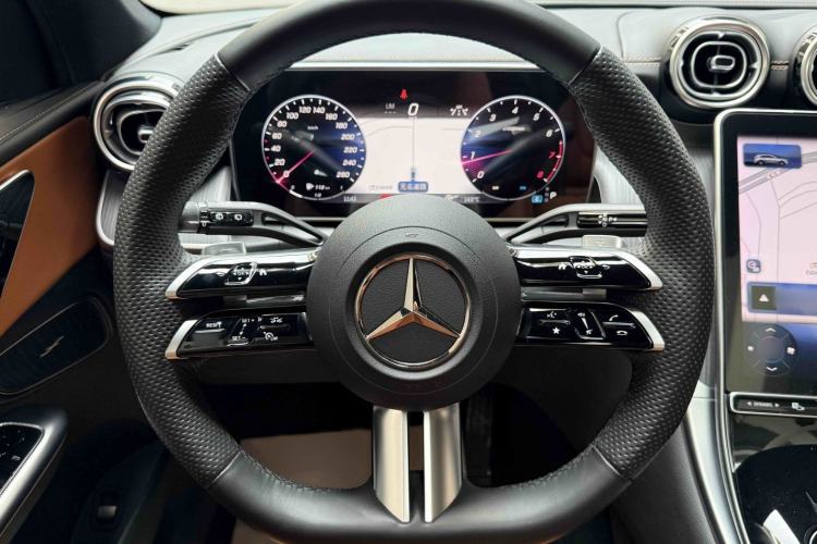 Used Mercedes-Benz GLC 2023 GLC 260 L 4MATIC Luxury 7-Seater Interior 4