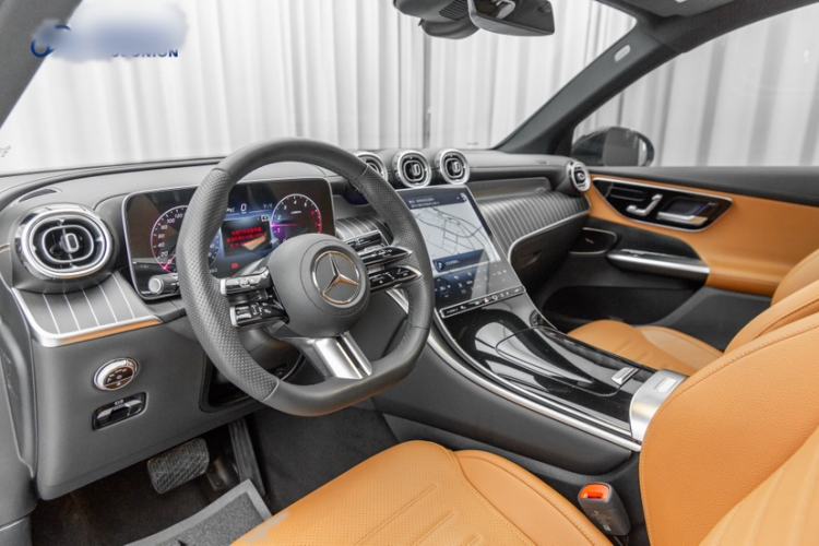 Used Mercedes-Benz GLC 2023 Facelift GLC 260 L 4MATIC Luxury Version 5 Seats Interior 4