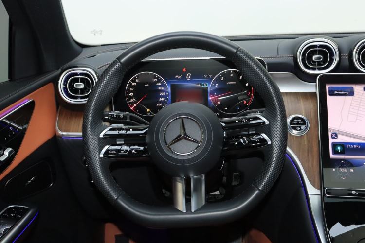 Used Mercedes-Benz GLC 2023 GLC 300 L 4MATIC Dynamic Edition 5-seater Interior 4