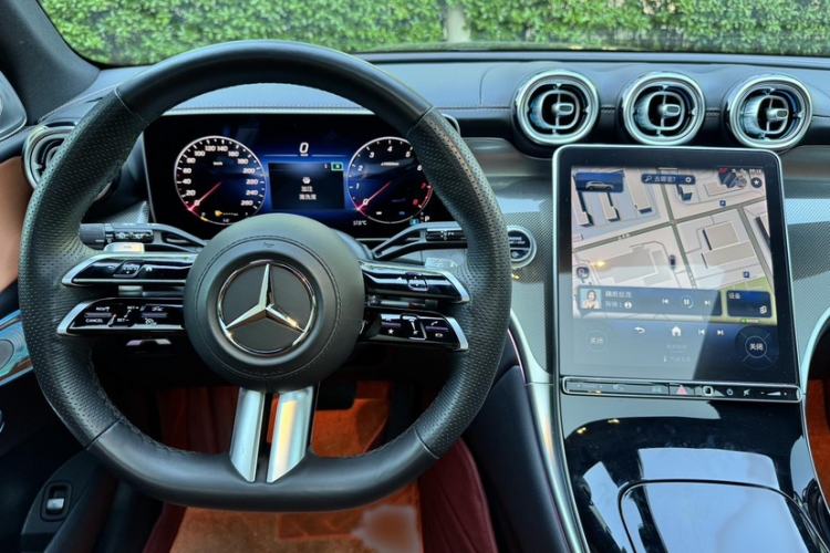 Used Mercedes-Benz GLC 2023 Facelift GLC 260 L 4MATIC Dynamic Version 5 Seats Interior 4