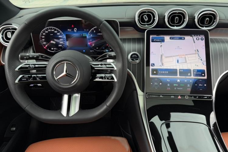 Used Mercedes-Benz GLC 2023 Facelift GLC 260 L 4MATIC Luxury Version 5 Seats Interior 5