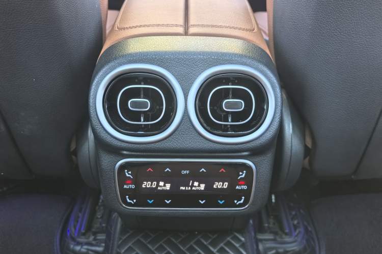 Used Mercedes-Benz GLC 2023 GLC 260 L 4MATIC Dynamic Edition 5-seater Interior 5