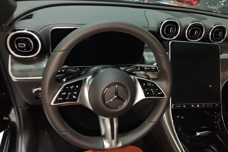 Used Mercedes-Benz GLC 2023 Facelift GLC 260 L 4MATIC Dynamic Version 5 Seats Interior 7