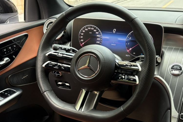 Used Mercedes-Benz GLC 2023 Facelift GLC 260 L 4MATIC Luxury Version 7-Seater Interior 8