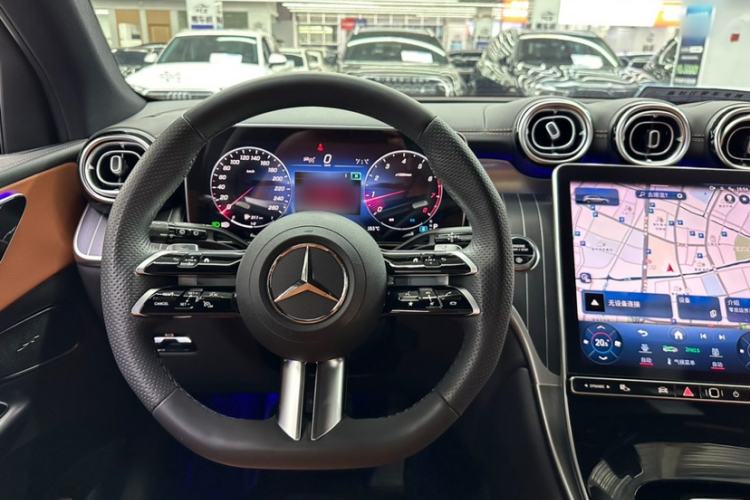 Used Mercedes-Benz GLC 2023 Facelift GLC 260 L 4MATIC Luxury Version 5 Seats Interior 8