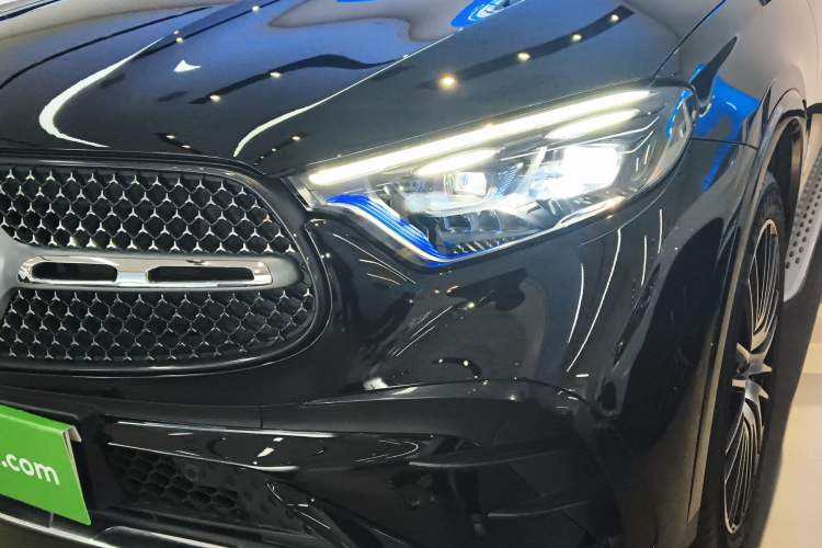 Used Mercedes-Benz GLC 2023 Facelifted GLC 300 L 4MATIC Luxury Version 5 Seats Left Front Headlight