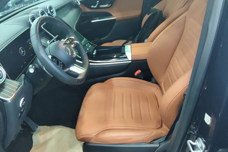 Used Mercedes-Benz GLC 2023 Facelift GLC 260 L 4MATIC Luxury Version 5 Seats Left Front Seat