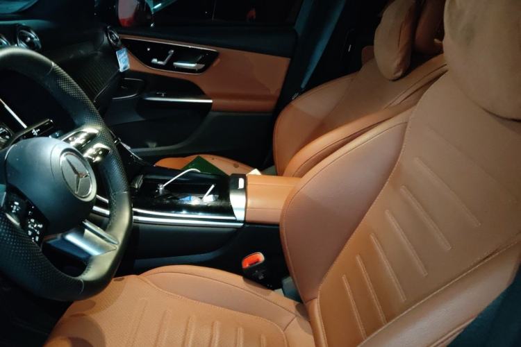 Used Mercedes-Benz GLC 2023 Facelift GLC 260 L 4MATIC Luxury Version 7-Seater Left Front Seat