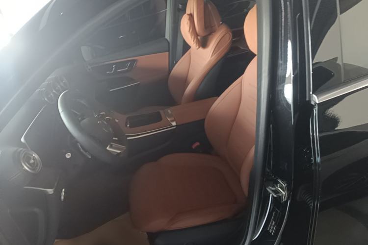 Used Mercedes-Benz GLC 2023 Facelift GLC 260 L 4MATIC Luxury Version 5 Seats Left Front Seat