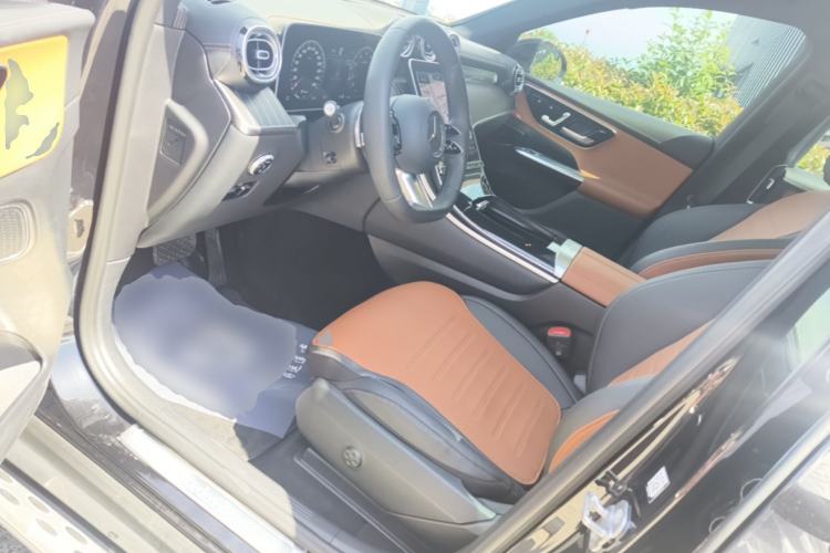 Used Mercedes-Benz GLC 2023 Refreshed GLC 300 L 4MATIC Dynamic Version 7-Seater Left Front Seat