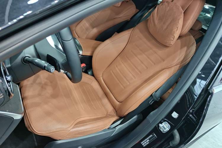 Used Mercedes-Benz GLC 2023 Facelift GLC 260 L 4MATIC Dynamic Version 5 Seats Left Front Seat
