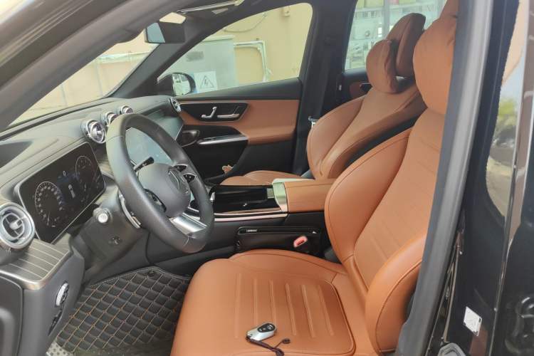 Used Mercedes-Benz GLC 2023 GLC 300 L 4MATIC Luxury 7-Seater Left Front Seat