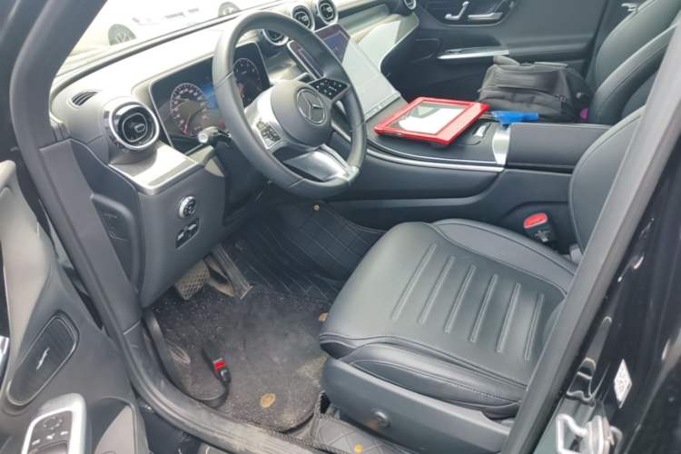 Used Mercedes-Benz GLC 2023 Facelift GLC 260 L 4MATIC Dynamic Version 5 Seats Left Front Seat
