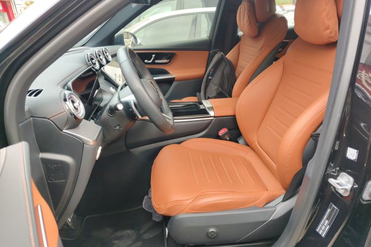 Used Mercedes-Benz GLC 2023 Facelift GLC 260 L 4MATIC Luxury Version 5 Seats Left Front Seat