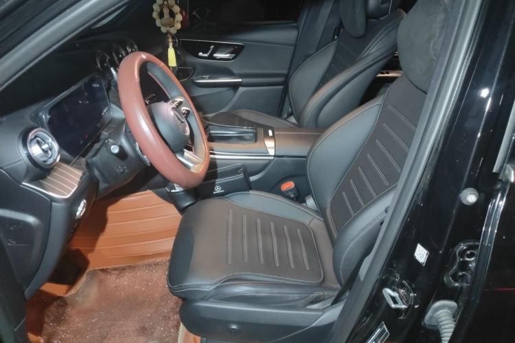 Used Mercedes-Benz GLC 2023 Facelift GLC 260 L 4MATIC Luxury Version 7-Seater Left Front Seat