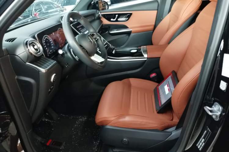 Used Mercedes-Benz GLC 2023 Refreshed GLC 300 L 4MATIC Dynamic Edition 5 Seats Left Front Seat