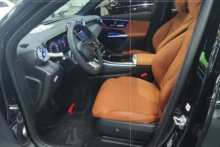 Used Mercedes-Benz GLC 2023 GLC 260 L 4MATIC Luxury Model 5 Seats Left Front Seat
