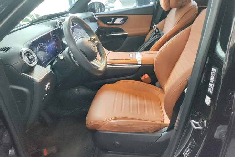 Used Mercedes-Benz GLC 2023 Facelift GLC 260 L 4MATIC Luxury Version 5 Seats Left Front Seat