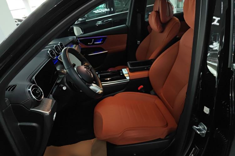 Used Mercedes-Benz GLC 2023 Facelift GLC 260 L 4MATIC Dynamic Version 5 Seats Left Front Seat