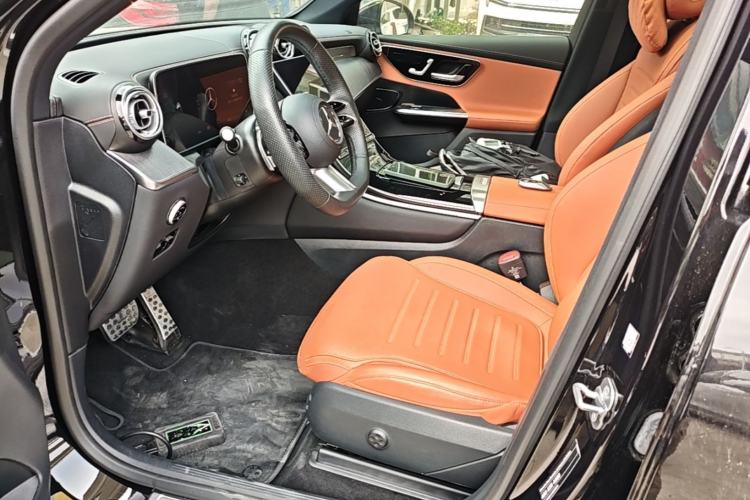Used Mercedes-Benz GLC 2023 Facelift GLC 260 L 4MATIC Luxury Version 5 Seats Left Front Seat