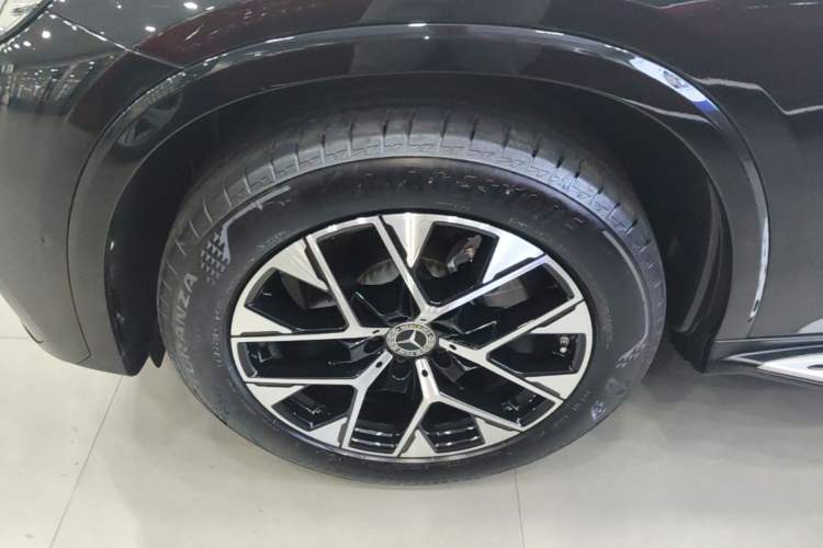 Used Mercedes-Benz GLC 2023 Facelift GLC 260 L 4MATIC Luxury Version 5 Seats Left Front Wheel Hub