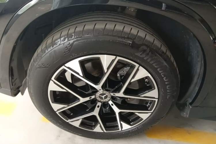 Used Mercedes-Benz GLC 2023 Facelift GLC 260 L 4MATIC Luxury Version 5 Seats Left Front Wheel Hub