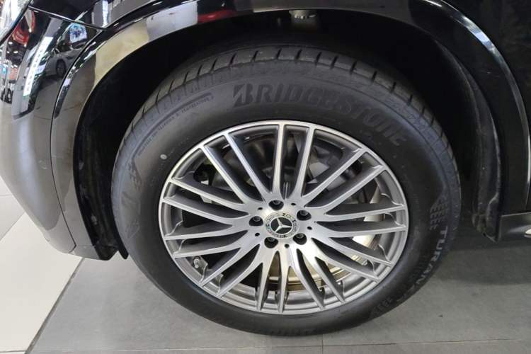 Used Mercedes-Benz GLC 2023 GLC 300 L 4MATIC Dynamic 7-Seater Left Front Wheel Hub