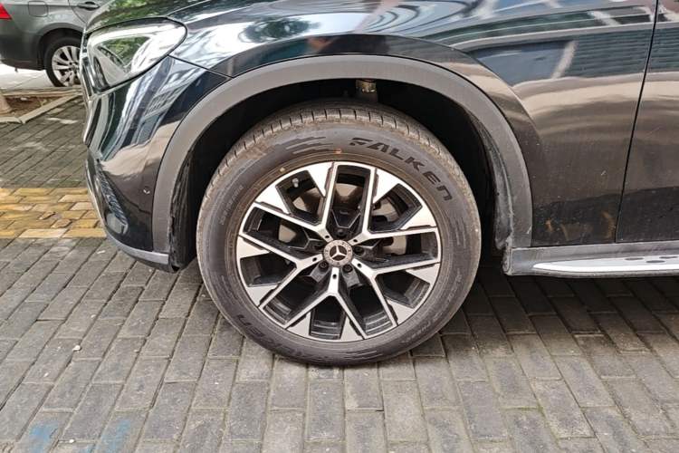 Used Mercedes-Benz GLC 2023 GLC 260 L 4MATIC Dynamic Edition 7-seater Left Front Wheel Hub
