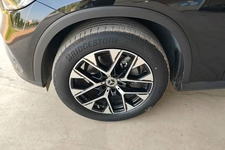 Used Mercedes-Benz GLC 2023 Facelift GLC 260 L 4MATIC Dynamic Version 5 Seats Left Front Wheel Hub
