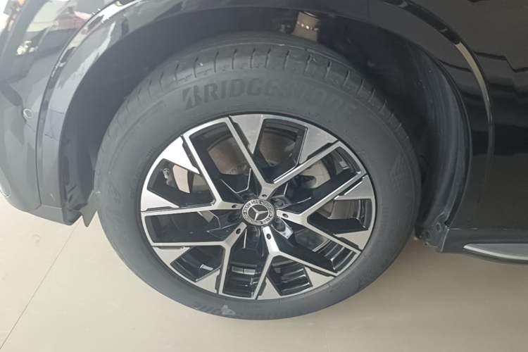 Used Mercedes-Benz GLC 2023 Facelift GLC 260 L 4MATIC Luxury Version 5 Seats Left Front Wheel Hub