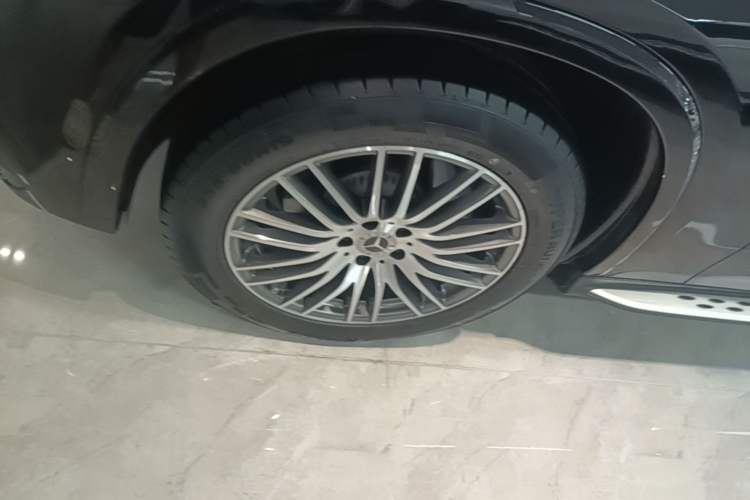 Used Mercedes-Benz GLC 2023 GLC 300 L 4MATIC Dynamic Edition 5-seater Left Front Wheel Hub