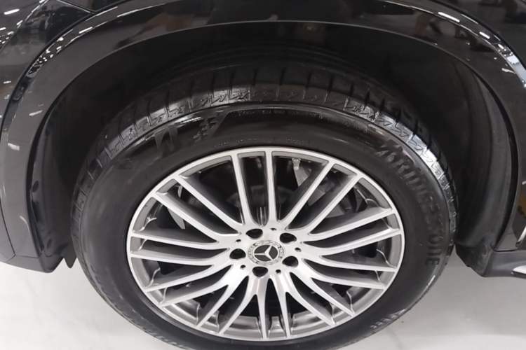 Used Mercedes-Benz GLC 2023 GLC 300 L 4MATIC Dynamic 7-Seater Left Front Wheel Hub