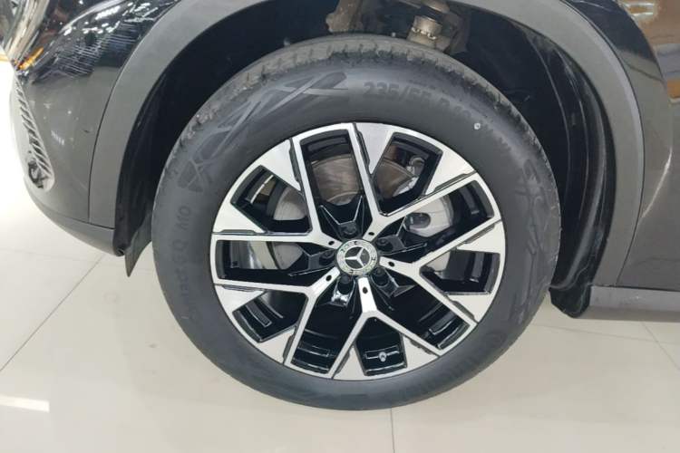 Used Mercedes-Benz GLC 2023 GLC 260 L 4MATIC Dynamic Edition 5-seater Left Front Wheel Hub